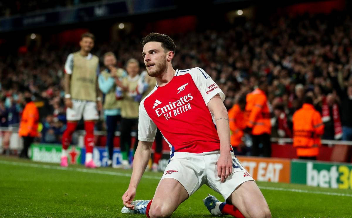 阿森纳核心爆发！史诗任意球震撼众生，队友+教练惊叹不已