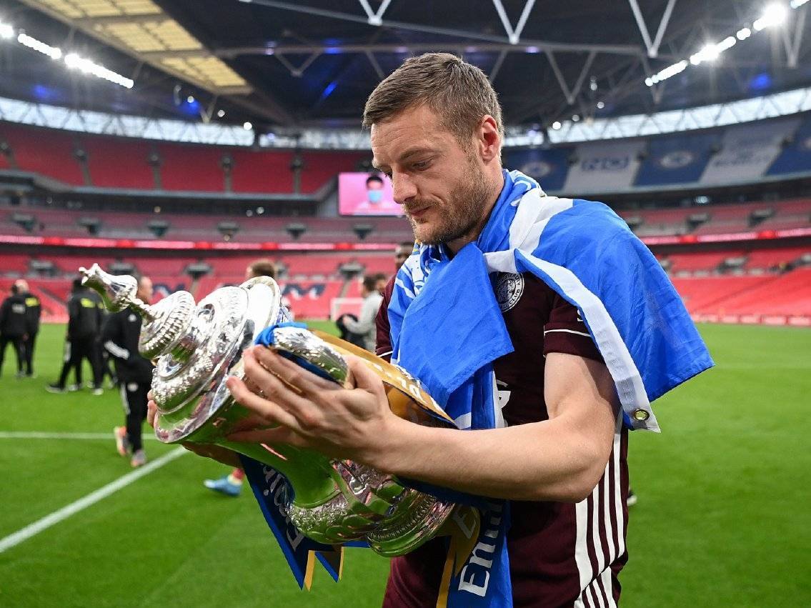 草根传奇谢幕英超！莱斯特城官宣，瓦尔迪结束13载蓝狐生涯