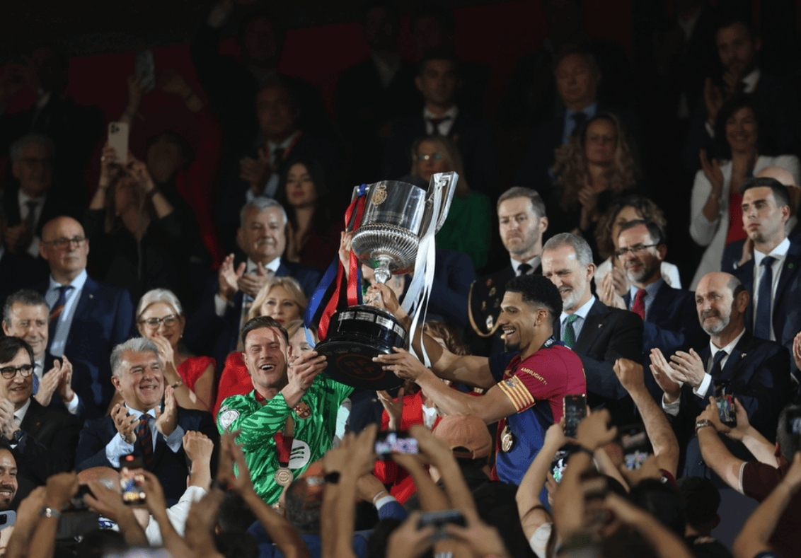 3-2绝杀！0-3惨败！巴萨奇迹夺冠，维拉出局，波尔图爆大冷